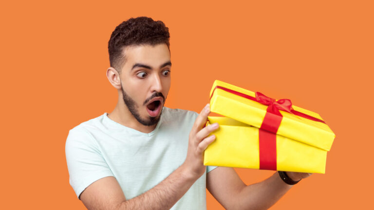 gift ideas for travel lovers 2021